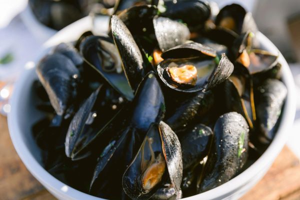 A bowl of mussels
