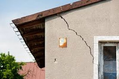 Serious cracking in the walls of a house