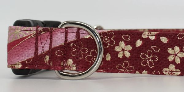 Red and gold cat collar with flowers and stars
  Red and gold dog collar with flowers and stars 