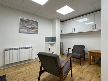 Furnished consultation space for psychologists and wellbeing practitioners
