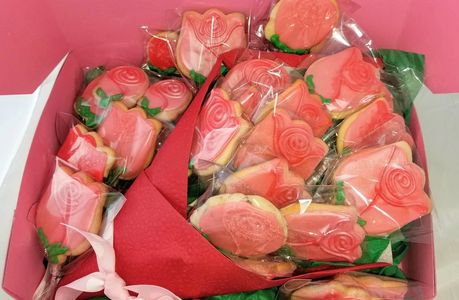 chocolate chip, sugar cookie, decorated cookie, roses, valentine, bouquet, favors, flowers