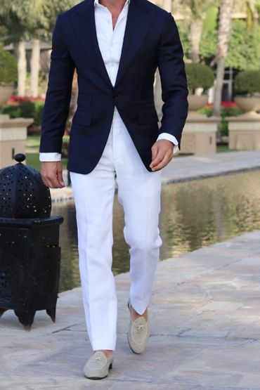 Men's navy blue blazer with white shirt and white jeans