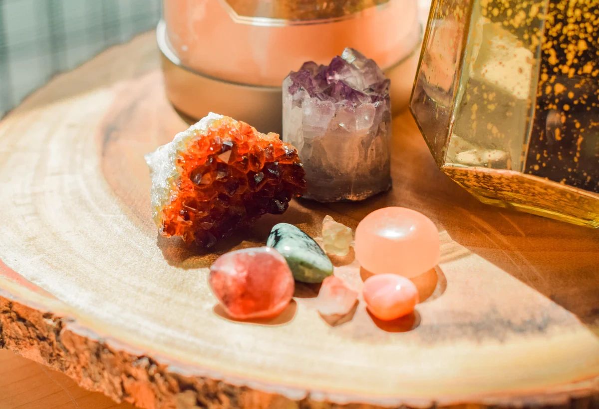 Reiki Healing, Cyrstal Healing, Angel,
Psychic Readings, Oracle /Angel Card Readings, Hand Blessing