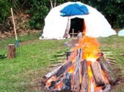 We offer many kinds of ceremonies, from Sweat Lodges to Water Ceremonies. Please join us in prayer!