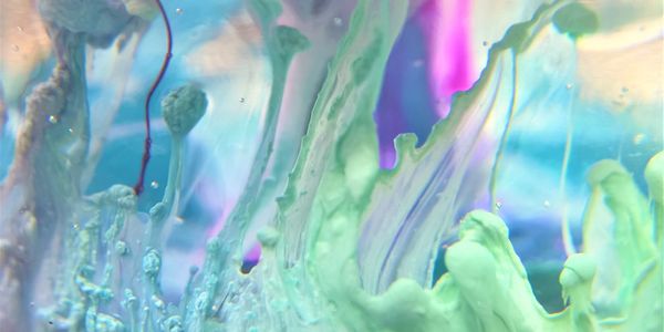 Resin Petri Pendant Macro