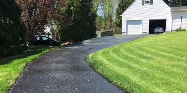 We Aldo provide expert driveway seal coating services !