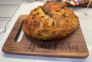 Handy Cutting Board in Solid Walnut
