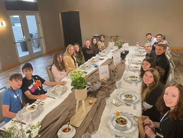 Arizona Jewish Academy Students and visiting students at dinner
