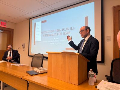 Man gives a lecture on Section 1982 at a conference.