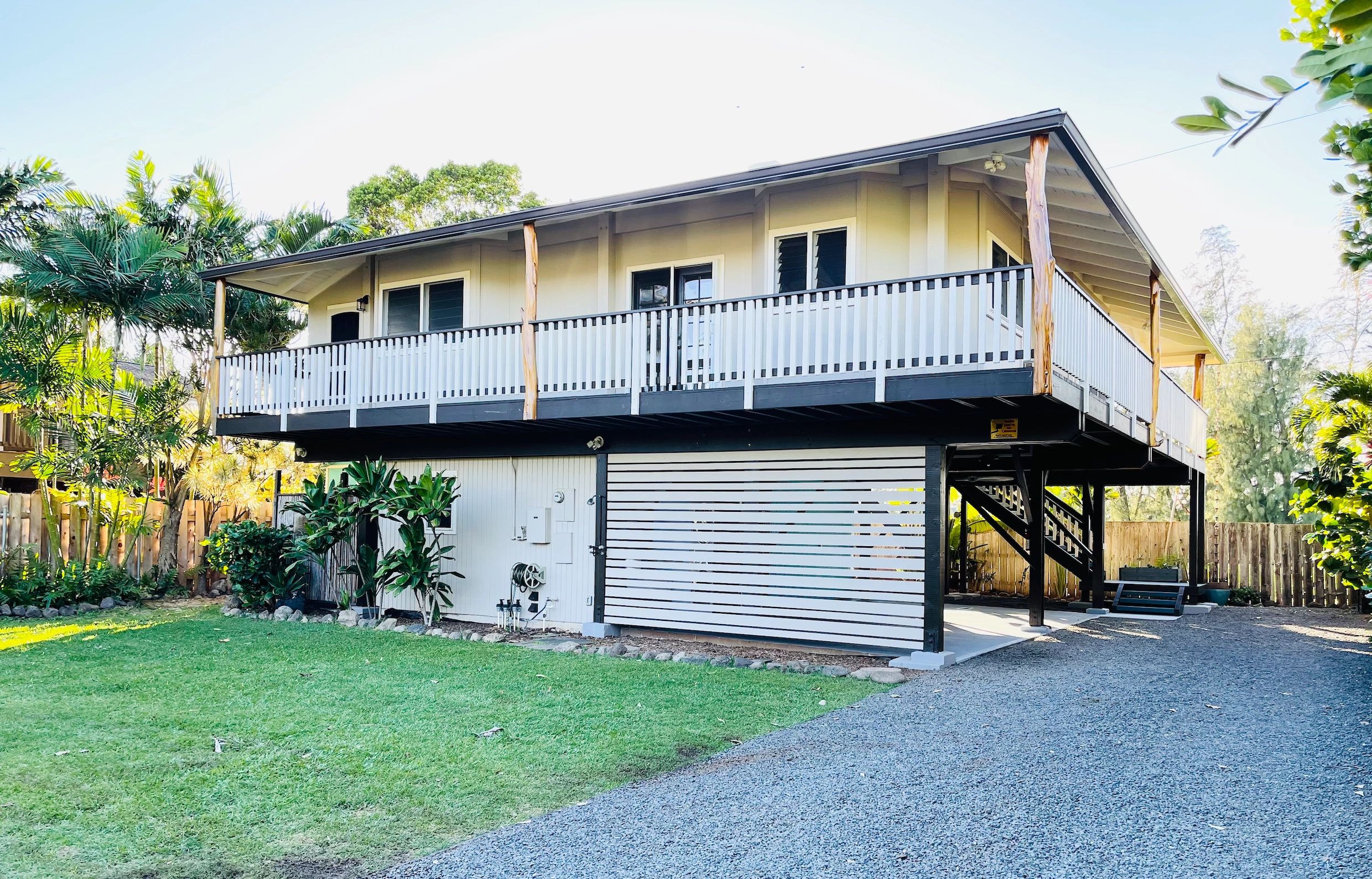 The house is finally ready for rent!!!!  Yay.  It is in Waialua, Hawaii.  