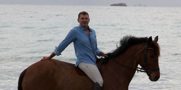 Mike balm fotoshoot op Ibiza paardencoaching paarden coach