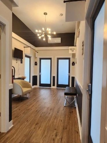 salon suite waiting area