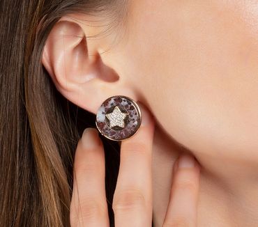 Fumul charm jewelry Rosso Levanto red marble star earrings in 14k rose gold and diamond.