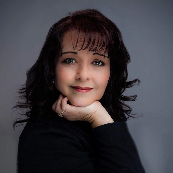 Headshot of Tonya Brisson, fine art portrait photographer in Mount Pleasant, SC.