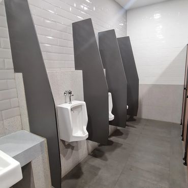 Sekat Urinoir Terbuat dari Phenolic Board