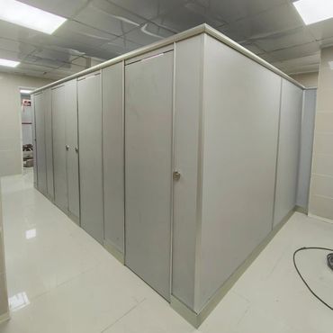 Partisi kamar mandi dan toilet