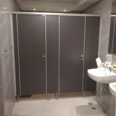 kubikel toilet terbuat dari phenolic tebal 12MM