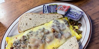 Mixing and Fixens in Mechanicsburg Ohio. All meat omelette and chicken strips…. Great breakfast. 👍