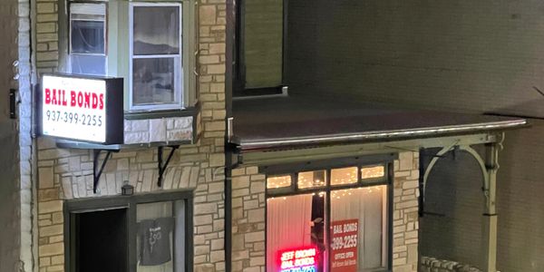 Jeff Brown Bail Bonds in Springfield Ohio night view.  Call 937-399-2255 for immediate asssistance.