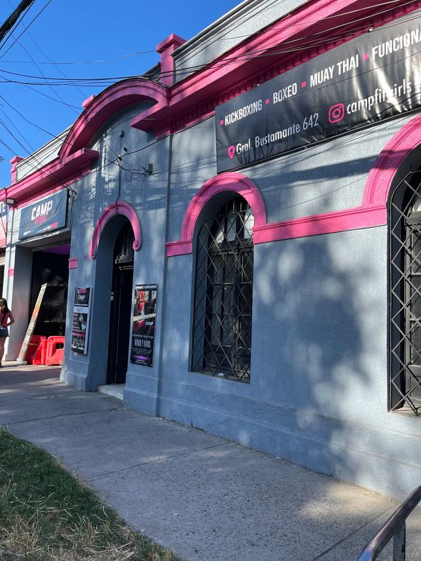 Exterior gimnasio de mujeres en ñuñoa