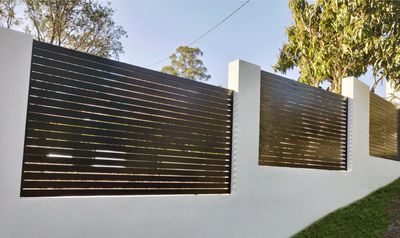 rendered block wall with aluminium slat privacy screen