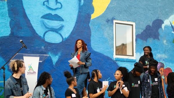 Dr. Johnston approaching the podium to address the crowd