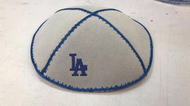 Kippot with discounts, kippot on sale, cheap kippot for weddings and bar mitzvah. custom kippot.