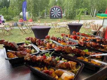Vasaros įmonės šventė įmonės maitinimas vištiena BELLY BUDDY food truck