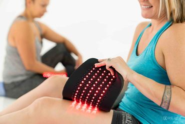 woman receiving light therapy on the thigh