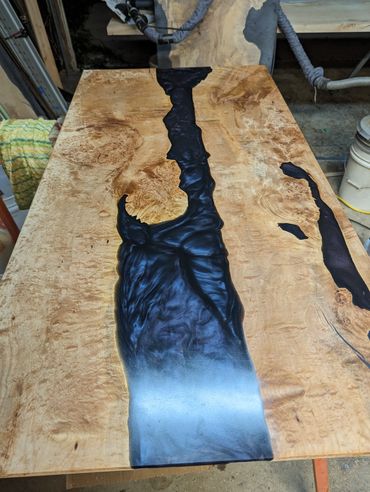 MAPLE AND RESIN COFFEE TABLE