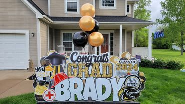 Kansas City yard sign rental for graduation with full setup and custom design