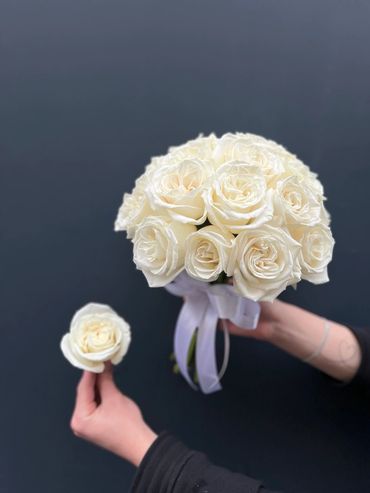 Classic bridal bouquet of premium Playa Blanca roses
