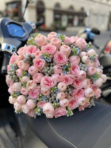 Write FlorGalerie on WhatsApp.  https://wa.me/4367763742021