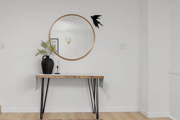 Entrance Table Decor