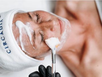 Facial treatment indicated for acne, hyperpigmentation, fine lines & wrinkles, dry/dehydrated skin.