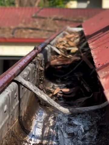 Gutter clean drain blocked