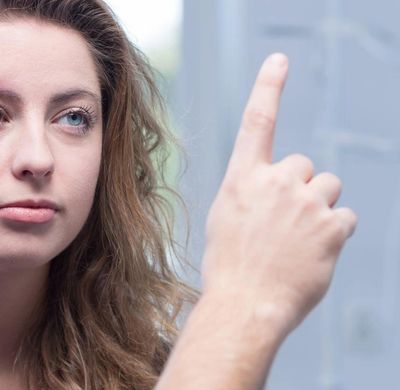 EMDR uses DAS, dual attention stimulation to process intenes emotional experiences & trauma to resolution.