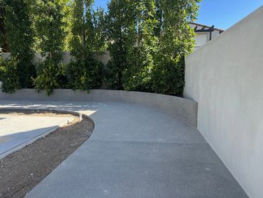 Manhattan Beach curved planter