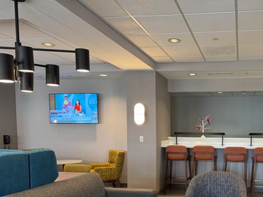 Hampton Inn Ellsworth Maine
Vibrant Design