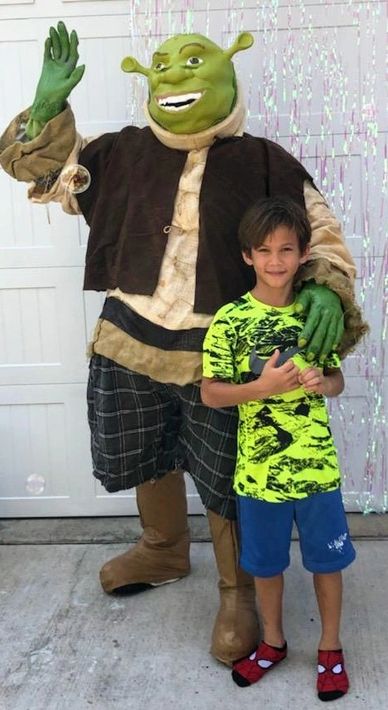 Shrek from shrek movies mascot party character in Houston for a birthday party with new pal