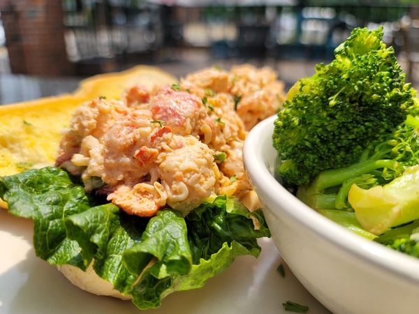 Gunselman's Tavern's Lobster Roll with side of Broccoli 