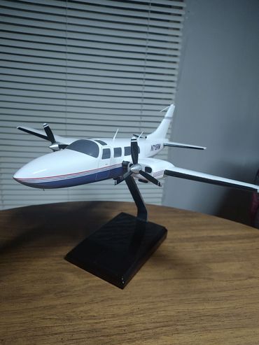 Desktop model of a white twin-engine jet