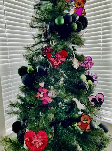 Keep your tree up all year long just change out the holiday bows!