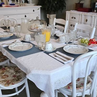 Breakfast room in the Alderson Inn. Lewisburg bed and breakfast in Alderson, WV