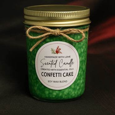 Celebrate every day like it’s your birthday with our sweet and creamy Confetti Cake candle.