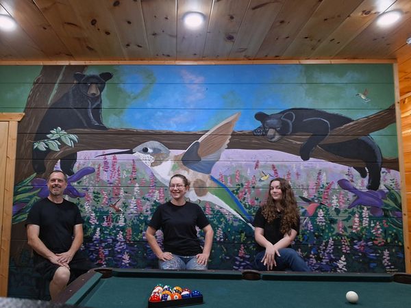 Mural of hummingbirds & bears in Pigeon Forge