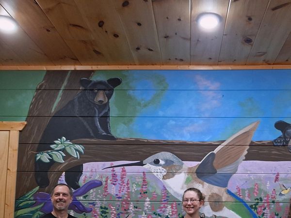 Mural of hummingbirds & bears in Pigeon Forge