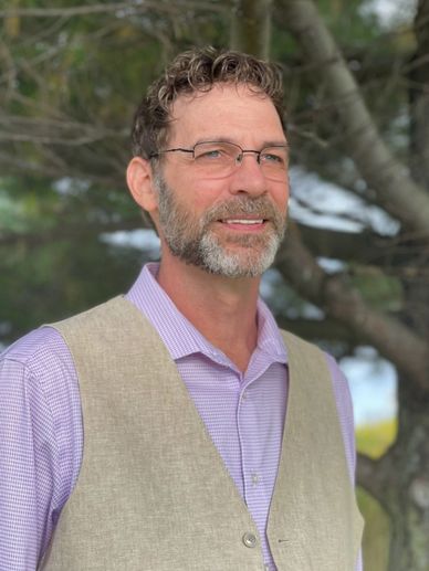 Professional close-up sleight-of-hand magician Billy Jamez of Vermont Close-Up Magic LLC