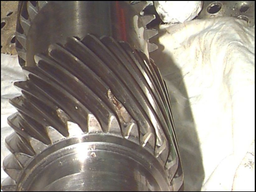 A picture showing gear tooth defect on a pinion