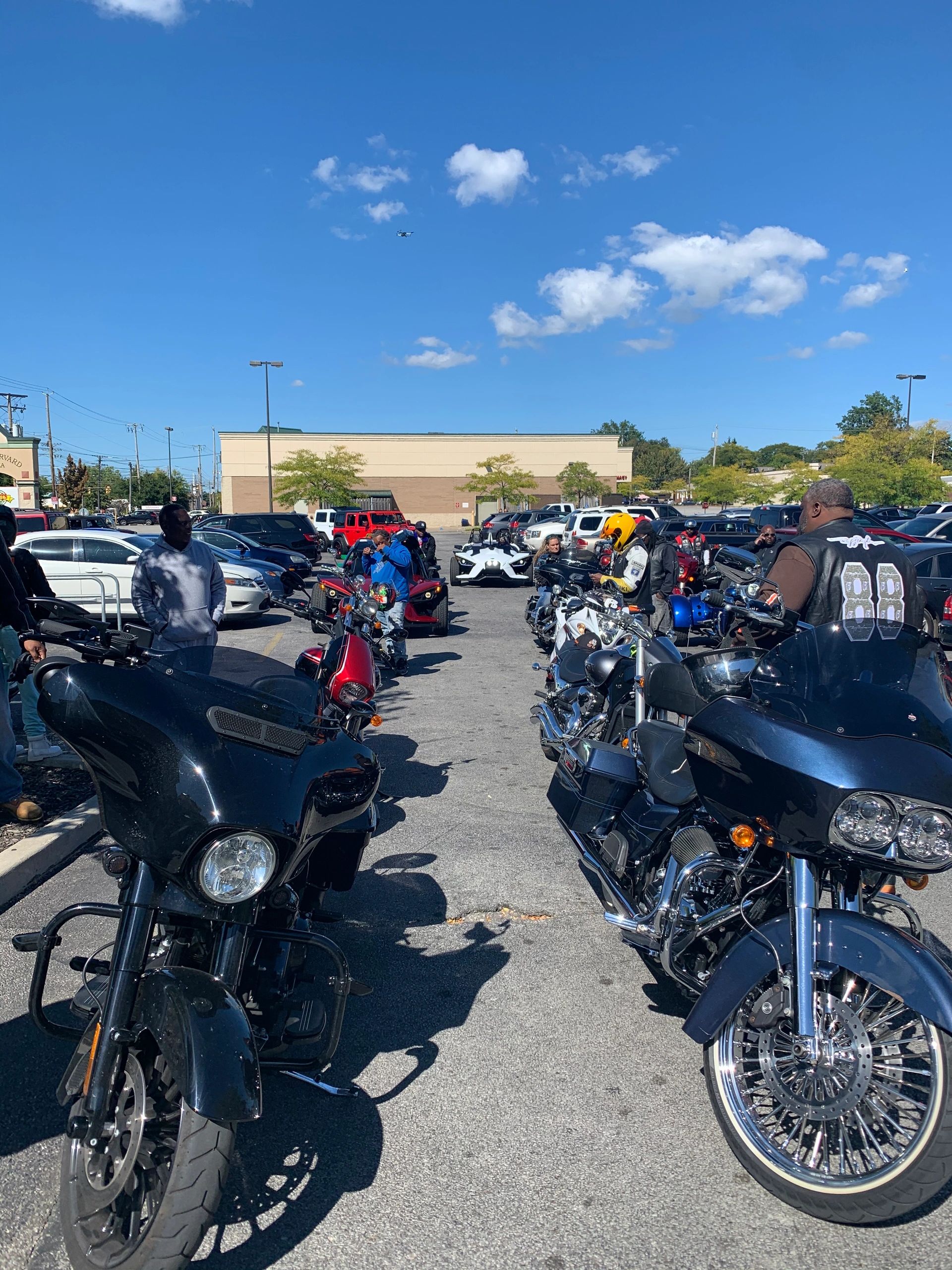 Jeepers creepers 216, Harleys and Cleveland slingshot came out to support and congratulate William